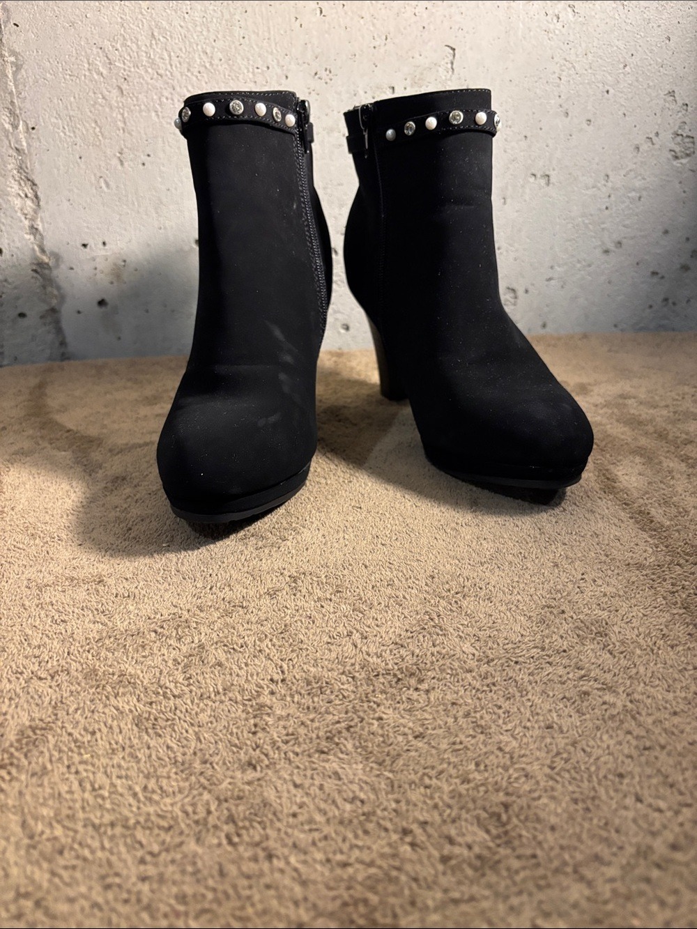 Mari A Black Faux Suede Stud-Trim Ankle Booties - Size 6.5